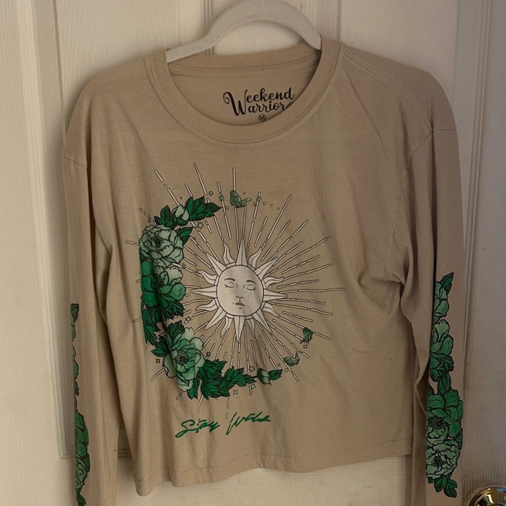 Life Is Good Beige and Green Sunburst Long Sleeve Tee